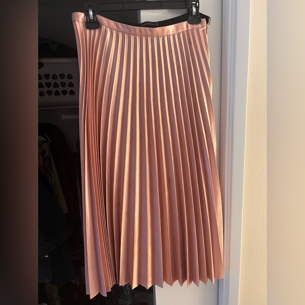 Pleated Zara skirt